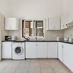 בית נופש Coral Bay Avenue By Vichy Holidays *