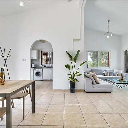 בית נופש Coral Bay Avenue By Vichy Holidays *