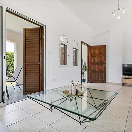 Coral Bay Avenue By Vichy Holidays Feriehus Paphos